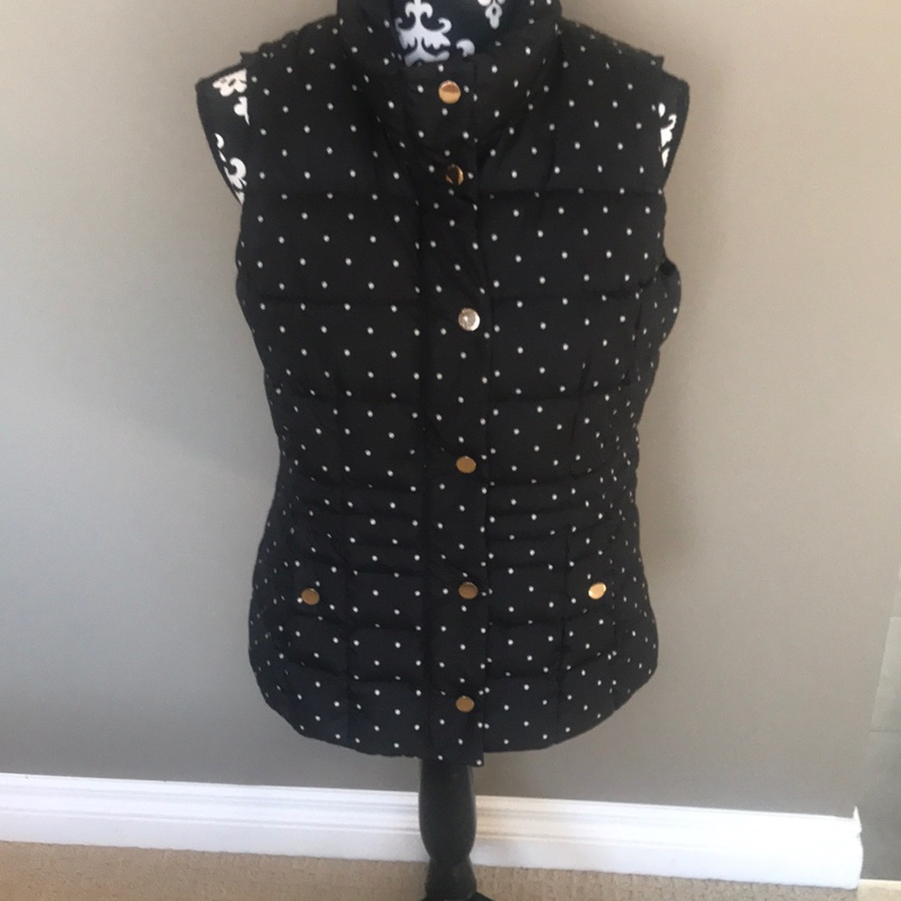 Just in❤️. Fun small b&w polka top puffy vest